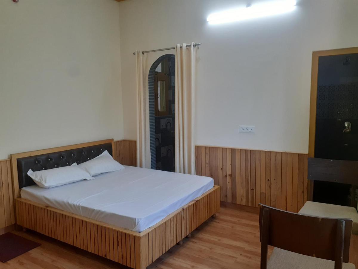 Gazing Moon Homestay Shamshi Eksteriør billede