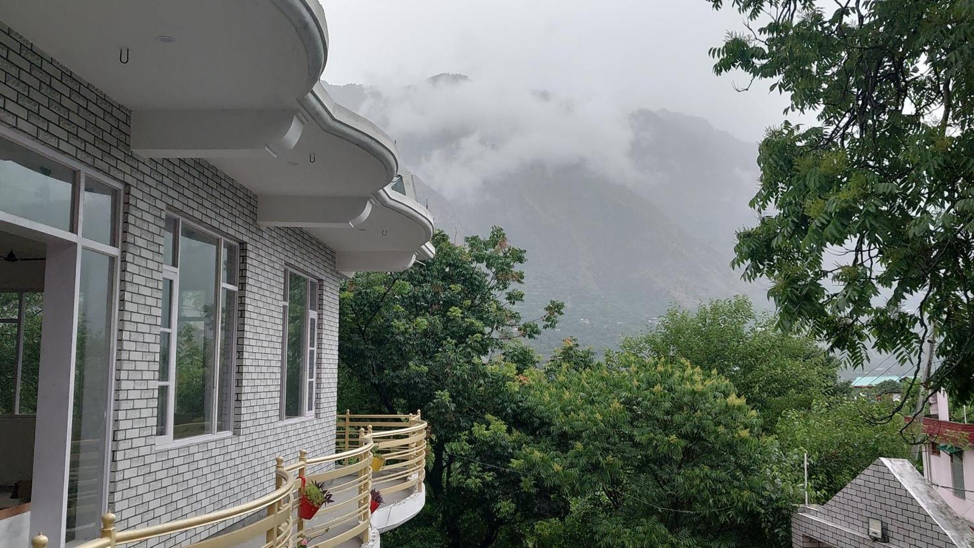 Gazing Moon Homestay Shamshi Eksteriør billede